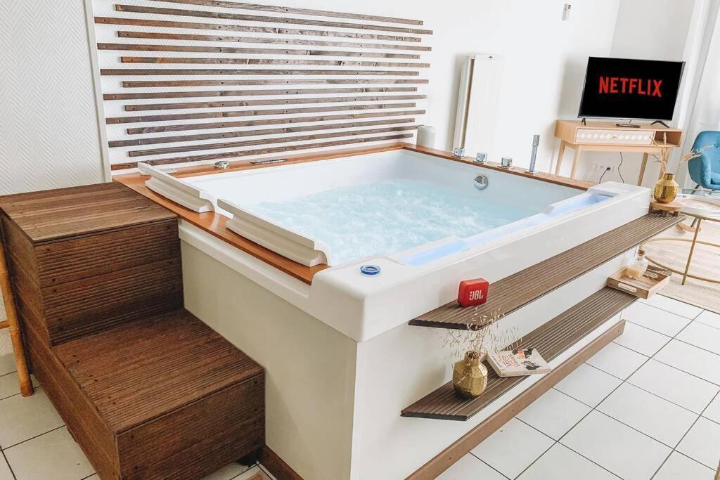 Nuit D'Exception - Loft Avec Jacuzzi Apartment Bordeaux Ngoại thất bức ảnh