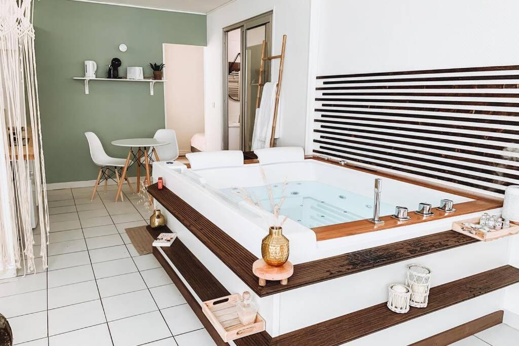 Nuit D'Exception - Loft Avec Jacuzzi Apartment Bordeaux Ngoại thất bức ảnh