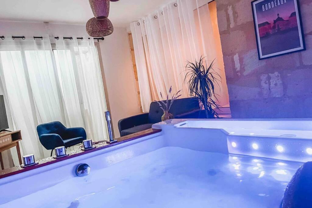 Nuit D'Exception - Loft Avec Jacuzzi Apartment Bordeaux Ngoại thất bức ảnh