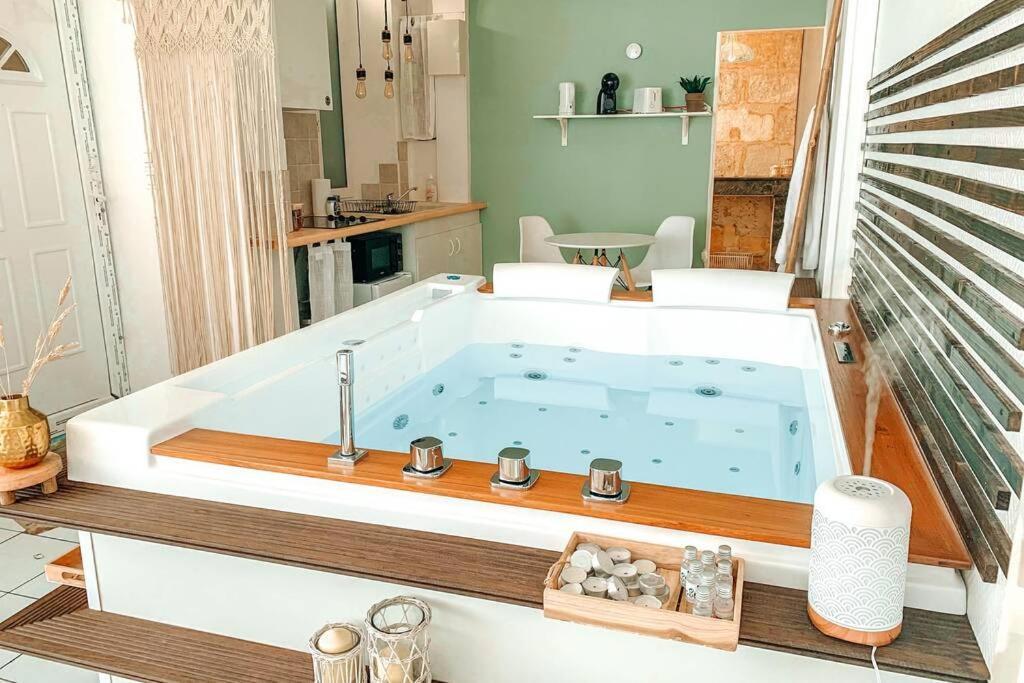 Nuit D'Exception - Loft Avec Jacuzzi Apartment Bordeaux Ngoại thất bức ảnh