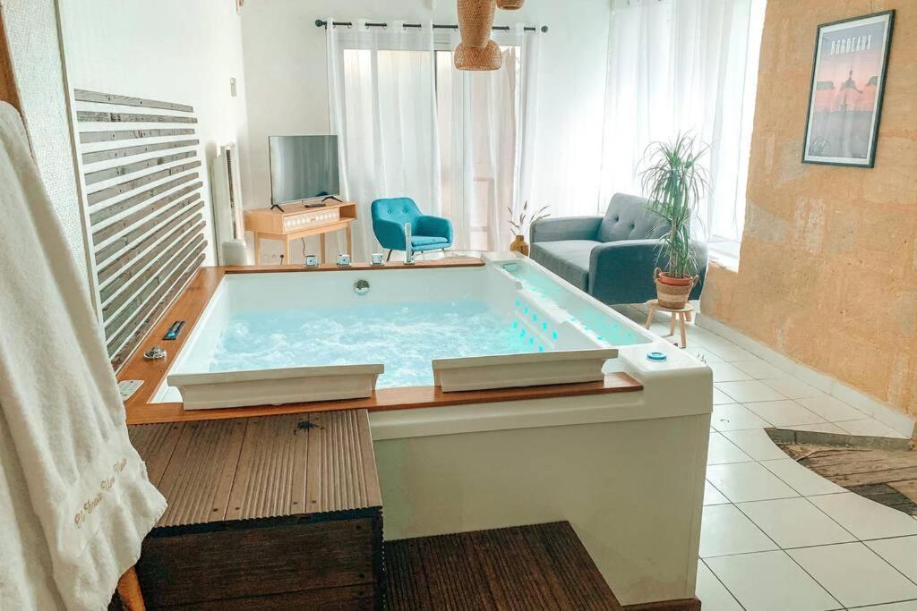 Nuit D'Exception - Loft Avec Jacuzzi Apartment Bordeaux Ngoại thất bức ảnh